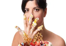 Domenica 4 aprile: “Fame Mia” di e con Annagaia Marchioro